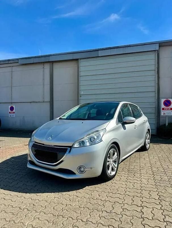 Utilisé 2013 Peugeot 208 Allure Citadine | 6 899 € (Bon prix) - Image 1/4