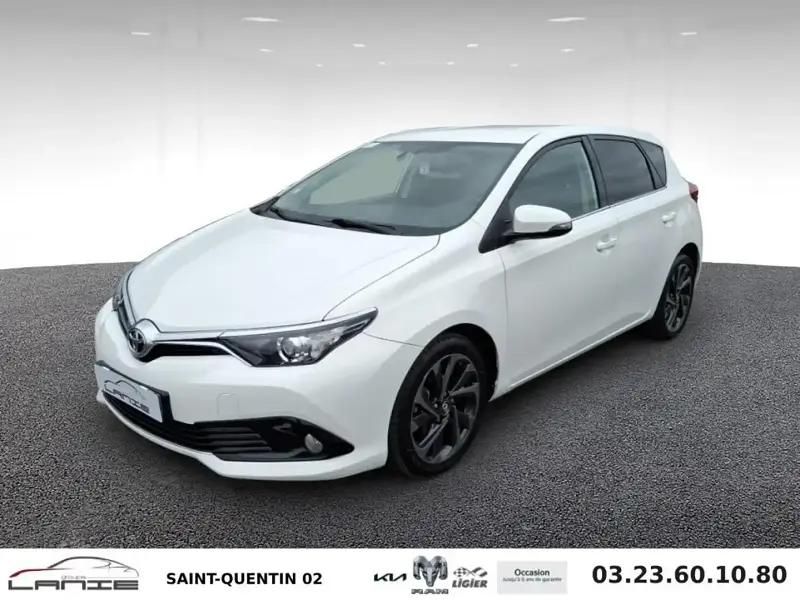 Blanc Utilisé 2015 Toyota Auris Design Berline | 13 890 € (Prix juste) - Image 1/4