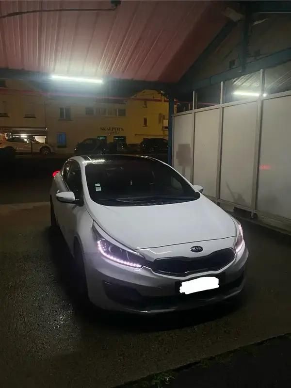 Utilisé 2013 Kia Ceed Active Berline | 6 000 € (Prix assez cher) - Image 1/4