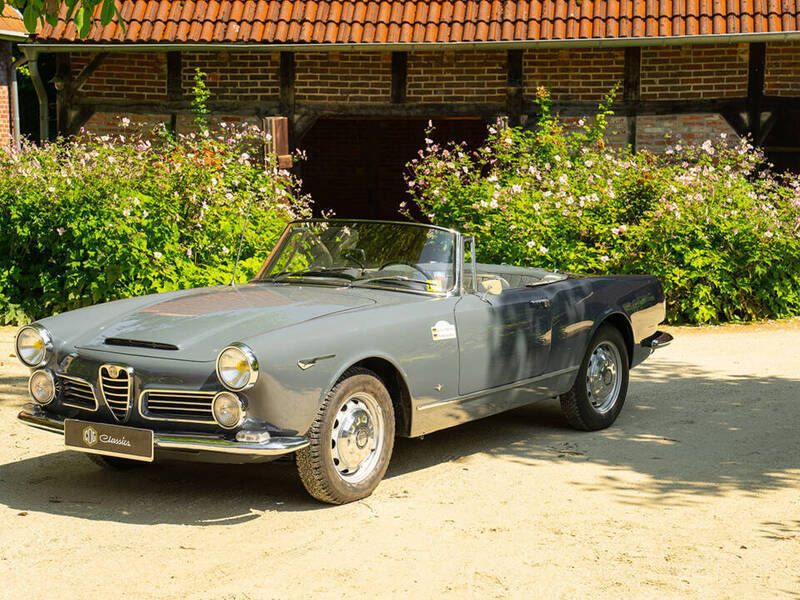 Occasion Alfa Romeo 2600 145 ch (106 kW) 1963 Gris Cabriolet