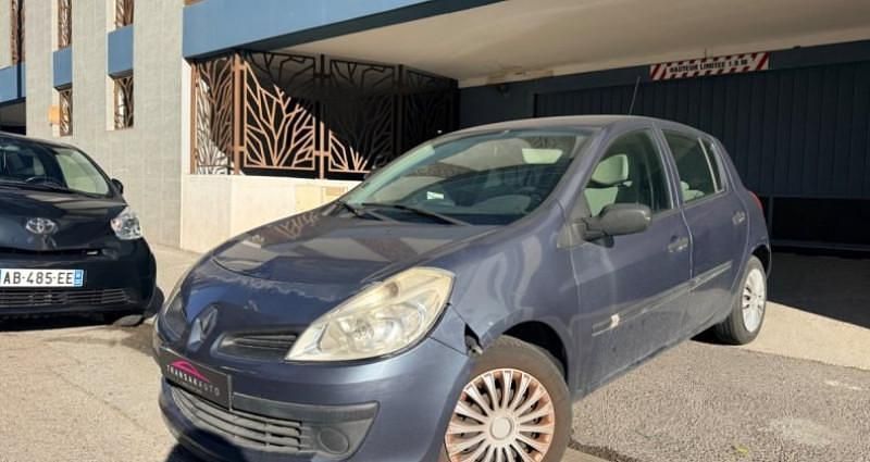 Occasion 2006 Renault Clio III Expression Citadine | 2 990 € - Image 1/4