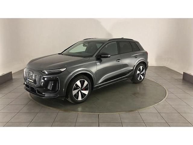 Gris daytona nacré Utilisé 2024 Audi Q6 e-tron S-Line SUV | 84 990 € (Prix juste) - Image 1/4