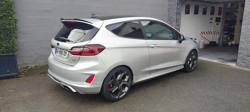 Gris Occasion 2022 Ford Fiesta Berline | 21 999 € (Bon prix) - Image 1/4