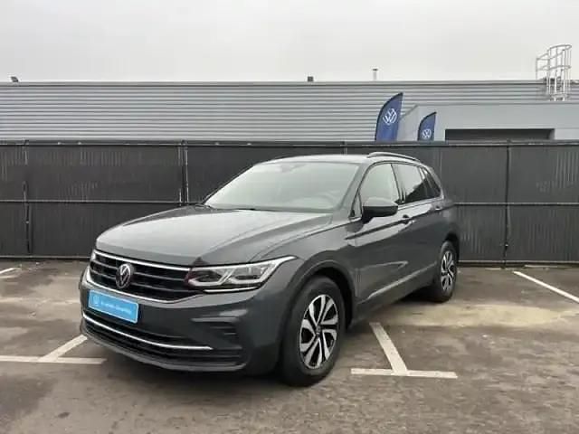 Gris dauphin métallisée Occasion 2022 VW Tiguan Active SUV | 26 990 € (Super prix) - Image 1/4