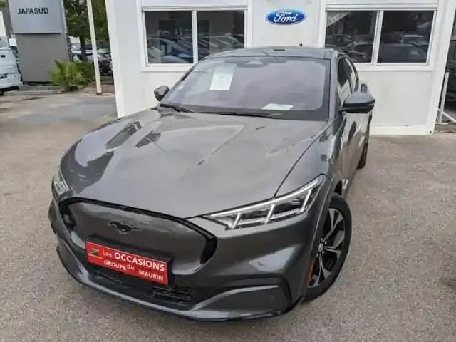 Gris Occasion 2021 Ford Mustang Mach-E Extended Range SUV | 32 990 € (Prix juste) - Image 1/4