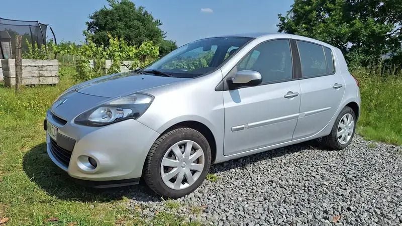 Gris Utilisé 2011 Renault Clio III Expression Citadine | 9 800 € (Prix cher) - Image 1/4