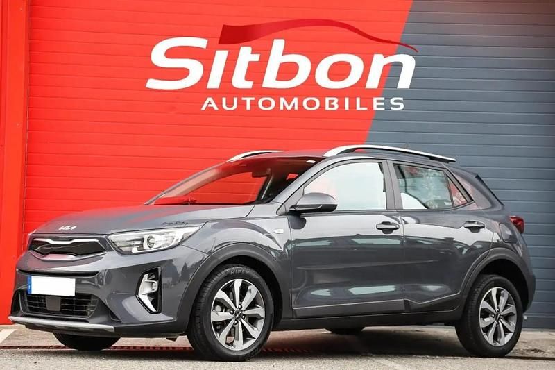 Gris Occasion 2021 Kia Stonic Active SUV | 16 970 € (Prix juste) - Image 1/4