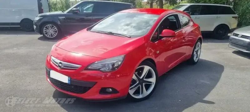 Rouge Utilisé 2013 Opel Astra GTC Sport Berline | 8 990 € - Image 1/4