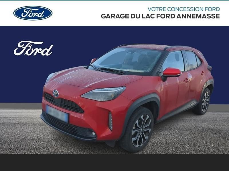 Rouge intense (m) Occasion 2023 Toyota Yaris Hybrid Design SUV | 22 980 € (Prix juste) - Image 1/4
