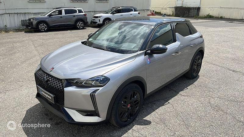 Blanc Utilisé 2023 DS Automobiles DS3 Crossback E-Tense Performance Line Plus SUV | 25 499 € (Prix juste) - Image 1/4