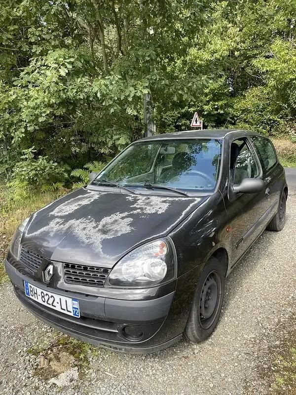 Noir Utilisé 2003 Renault Clio II Expression Berline | 2 000 € (Prix juste) - Image 1/4