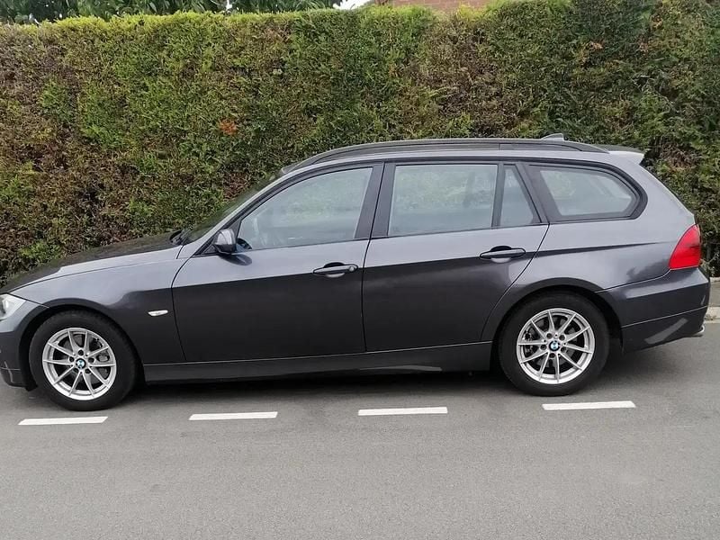 Noir Occasion 2008 BMW 318 Comfort Edition Break | 6 000 € (Prix juste) - Image 1/4