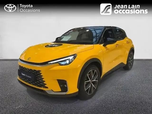 Jaune Occasion 2024 Lexus LBX SUV | 35 900 € - Image 1/4