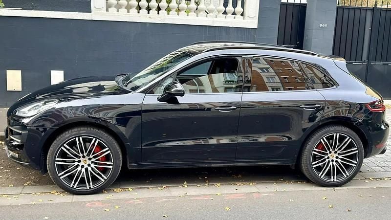 Noir Utilisé 2017 Porsche Macan Turbo Performance Package SUV | 53 500 € (Prix juste) - Image 1/4