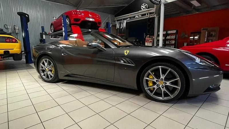Gris Occasion 2010 Ferrari California Cabriolet | 119 900 € - Image 1/4