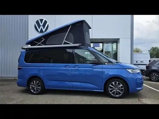 Medium blue métal Utilisé 2024 VW California California Van | 83 490 € (Prix juste) - Image 1/4