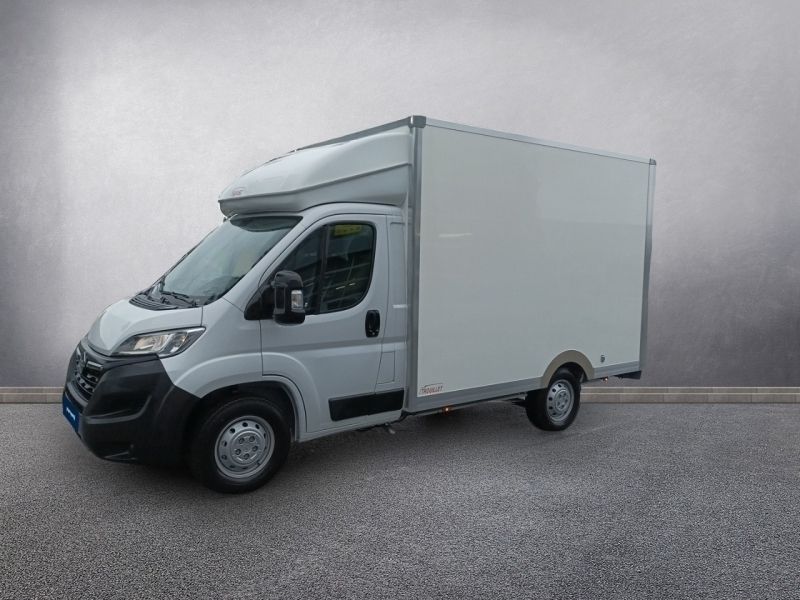 Blanc Nouvelle 2024 Opel Movano S Van | 37 800 € (Prix juste) - Image 1/4