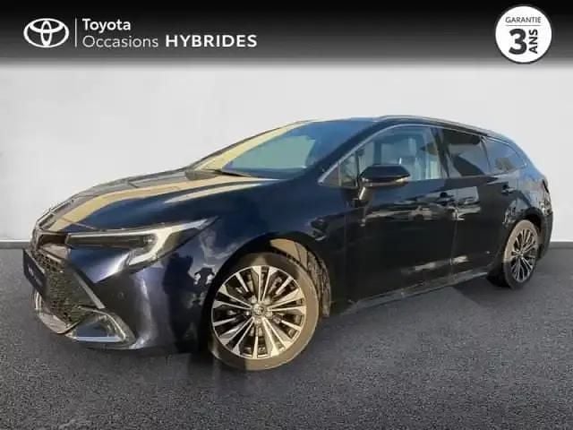 Bleu de prusse métallisé Occasion 2025 Toyota Corolla Design Break | 28 990 € (Prix juste) - Image 1/4
