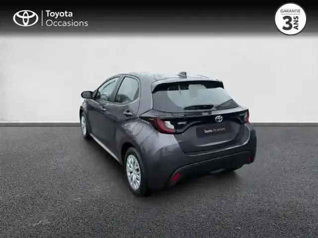 Occasion Toyota Yaris Hybrid 116 ch (85 kW) 2023 Gris atlas (m) Berline