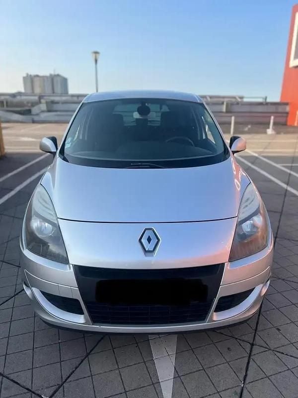 Utilisé 2010 Renault Scénic III Dynamique Monospace | 3 500 € (Prix juste) - Image 1/4