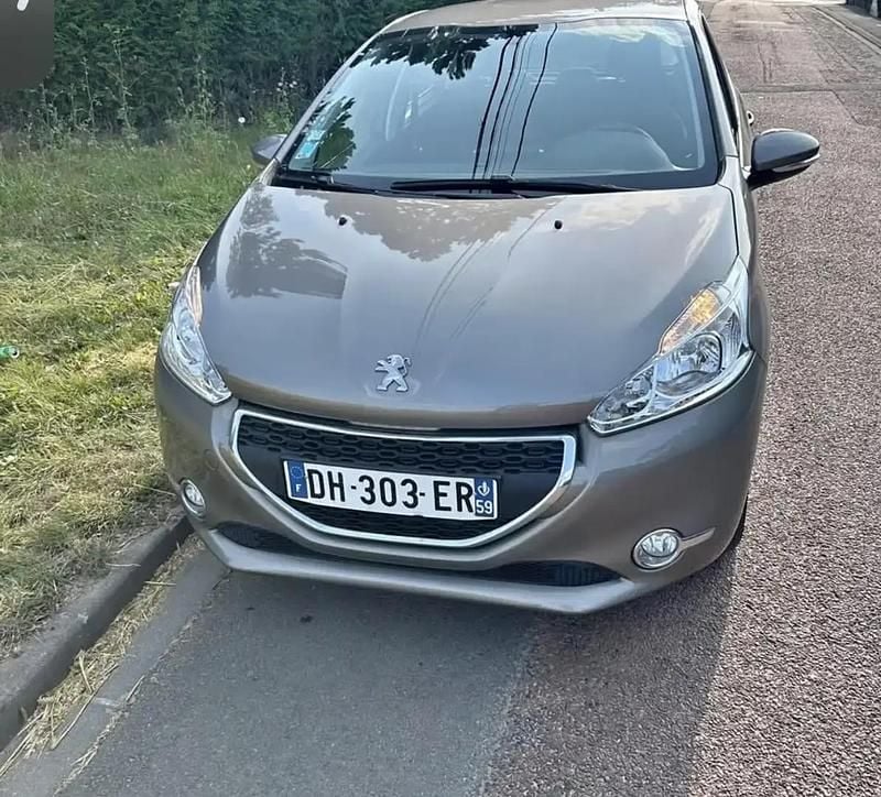 Occasion 2014 Peugeot 208 Allure Citadine | 5 000 € (Bon prix) - Image 1/4