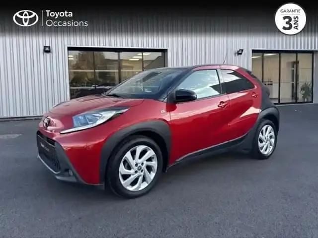 Biton rouge piment premium/toit noir Occasion 2022 Toyota Aygo X Design SUV | 15 900 € (Prix juste) - Image 1/4