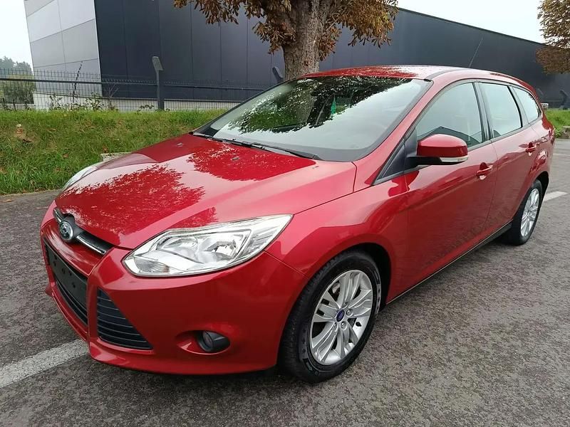 Rouge Utilisé 2014 Ford Focus Trend Break | 4 200 € (Bon prix) - Image 1/4