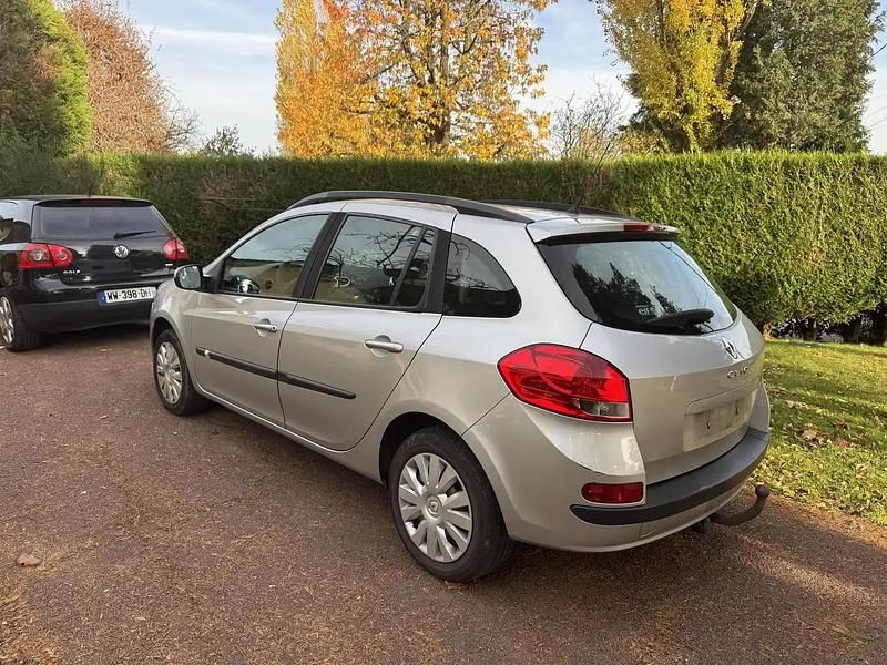 Utilisé 2010 Renault Clio GrandTour Expression Break | 3 000 € - Image 1/4