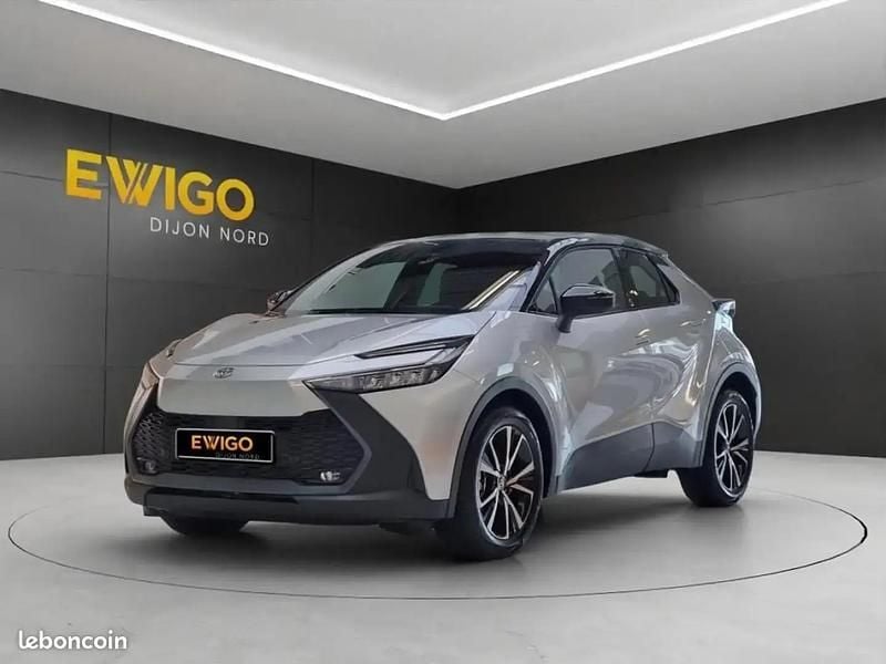 Gris Nouvelle 2025 Toyota C-HR Design SUV | 30 890 € - Image 1/4