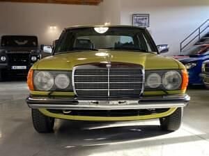 Jaune Occasion 1979 Mercedes 250 Berline | 34 000 € - Image 1/4