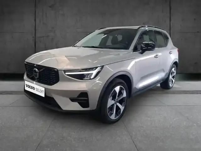 Argent aurore métallisé Occasion 2025 Volvo XC40 Ultra SUV | 39 990 € (Prix juste) - Image 1/4