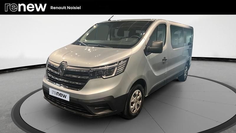Gris Utilisé 2023 Renault Trafic Zen Van | 29 990 € (Prix cher) - Image 1/4