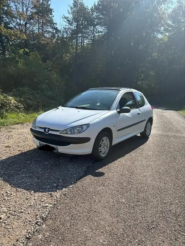 Utilisé 2005 Peugeot 206 Style Berline | 2 499 € (Prix juste) - Image 1/4