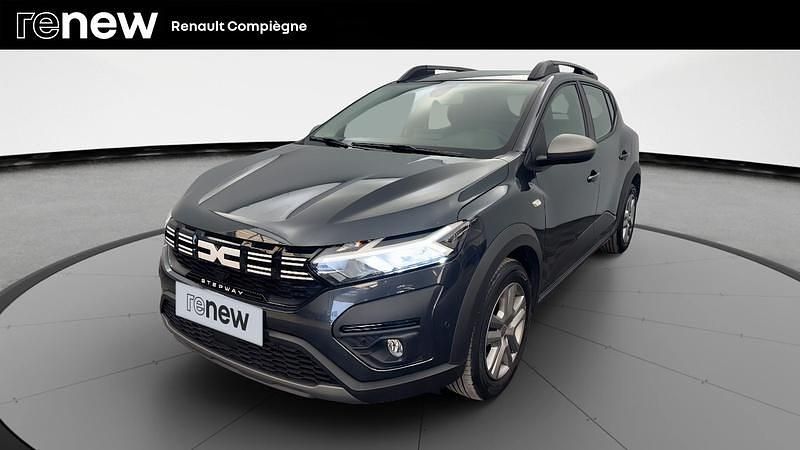 Gris Utilisé 2023 Dacia Sandero Expression Citadine | 15 490 € (Prix juste) - Image 1/4