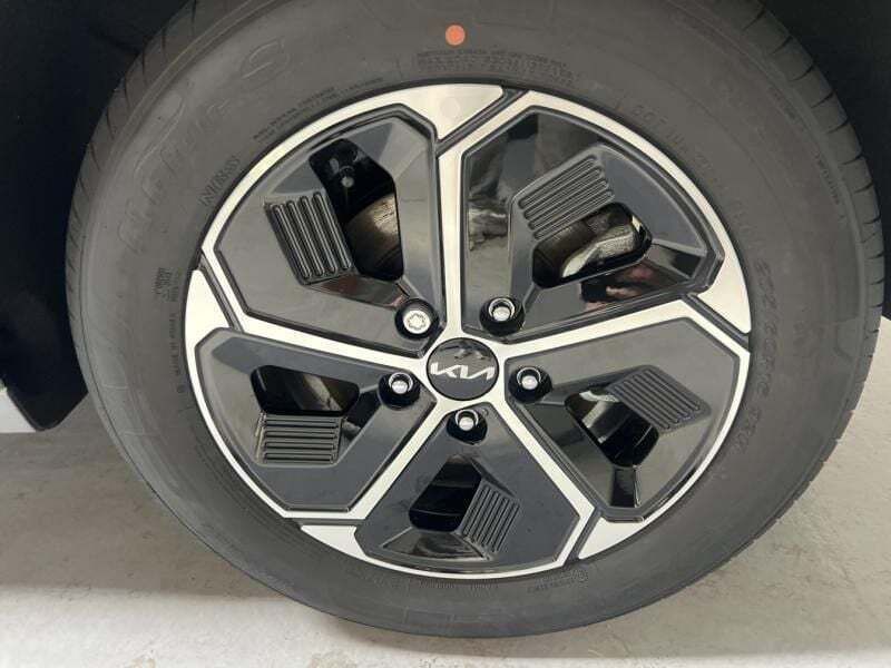 Image 2/4
