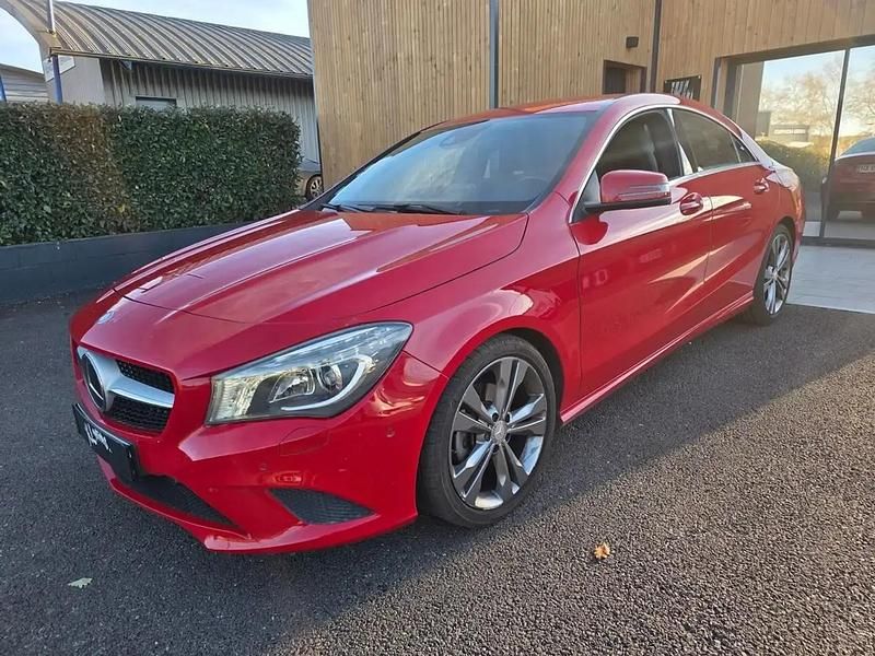 Rouge Occasion 2015 Mercedes CLA200 Berline | 12 500 € - Image 1/4