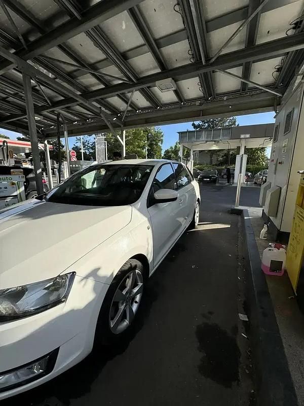 Occasion 2014 Skoda Rapid Ambition Citadine | 7 000 € - Image 1/4