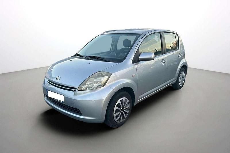 Occasion Daihatsu Sirion 88 ch (64 kW) 2008 Gris Citadine