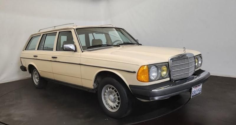 Beige Occasion 1981 Mercedes 300 Break | 17 950 € - Image 1/4