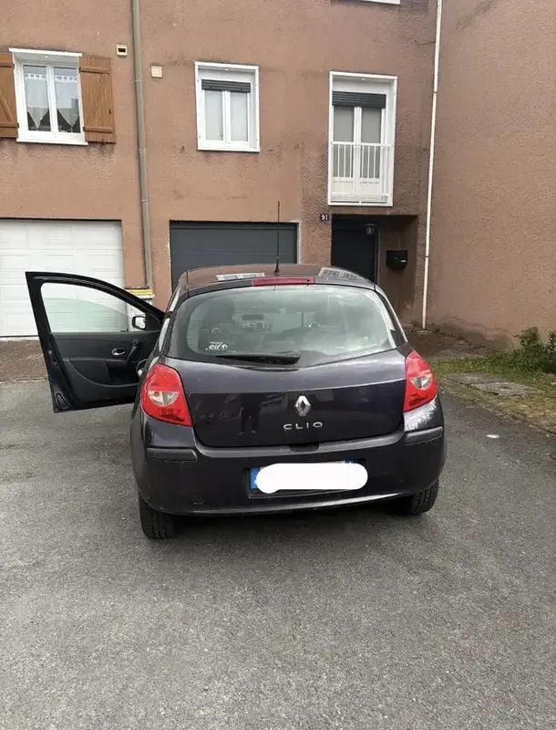Utilisé 2008 Renault Clio II Dynamique Berline | 1 880 € (Prix juste) - Image 1/4