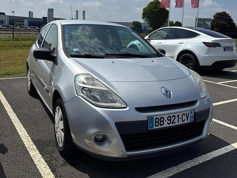 Argent Utilisé 2010 Renault Clio III Van | 3 000 € - Image 1/4