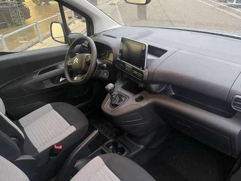 Occasion Citroën Berlingo Feel 102 ch (75 kW) 2023 Gris Monospace