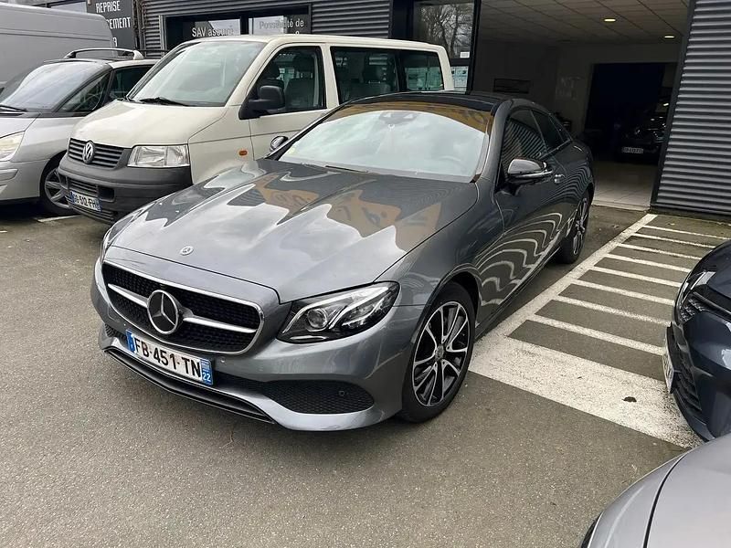 Gris Occasion 2018 Mercedes E220 Executive Coupé | 44 900 € (Prix cher) - Image 1/4