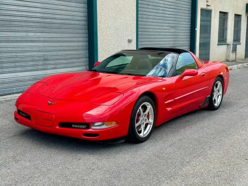 Rouge Utilisé 2001 Chevrolet Corvette Coupé | 27 990 € - Image 1/4