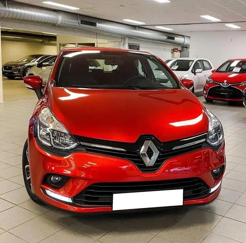 Rouge Utilisé 2018 Renault Clio IV Zen Berline | 5 000 € - Image 1/4