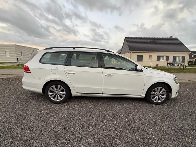 Blanc Utilisé 2014 VW Passat Trendline Berline | 3 900 € - Image 1/4