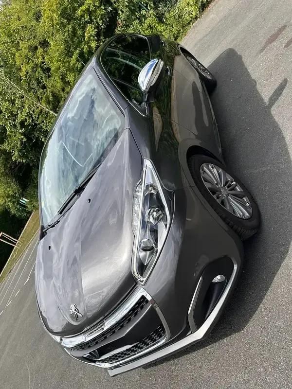 Utilisé 2018 Peugeot 208 Allure Citadine | 7 900 € (Prix juste) - Image 1/4