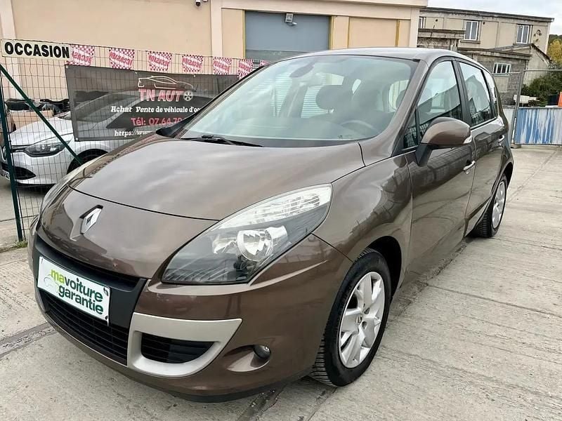 Utilisé 2011 Renault Scénic III Business Monospace | 5 390 € (Prix juste) - Image 1/4