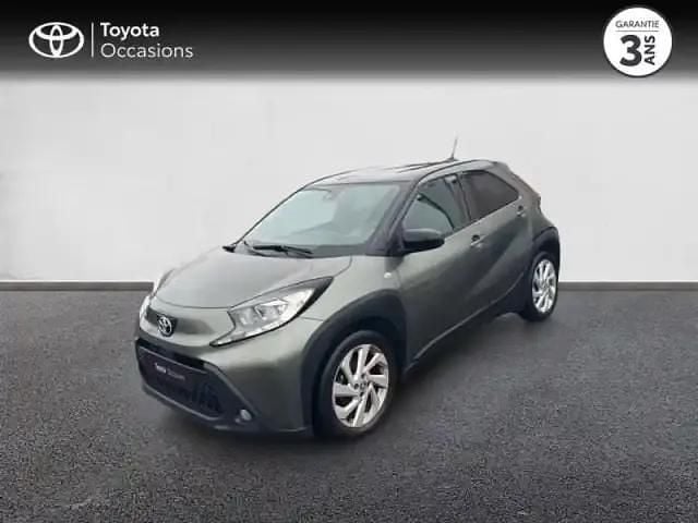 Biton vert cardamome métal/toit noir Occasion 2022 Toyota Aygo X Design SUV | 15 990 € (Prix assez cher) - Image 1/4