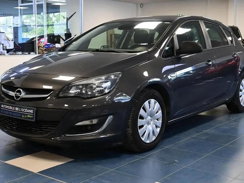 Gris Utilisé 2013 Opel Astra Business Citadine | 5 990 € (Prix cher) - Image 1/4